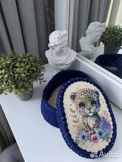 Вязаная корзинка ручной работы