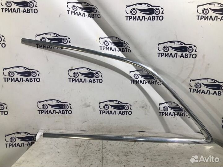 Молдинг стекла левый Audi Q7