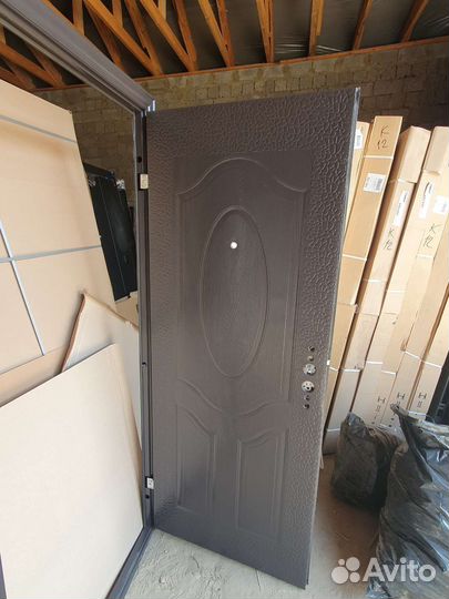 Входная дверь