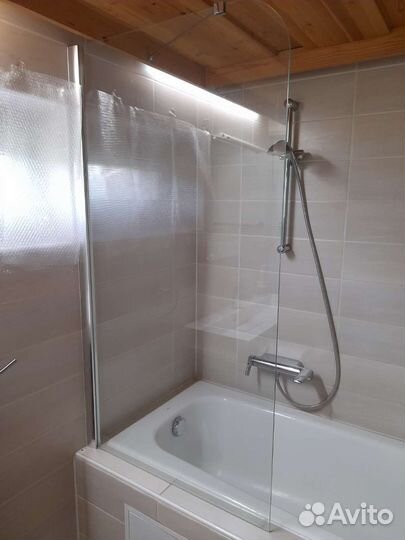 Стеклянная ширма к ванне