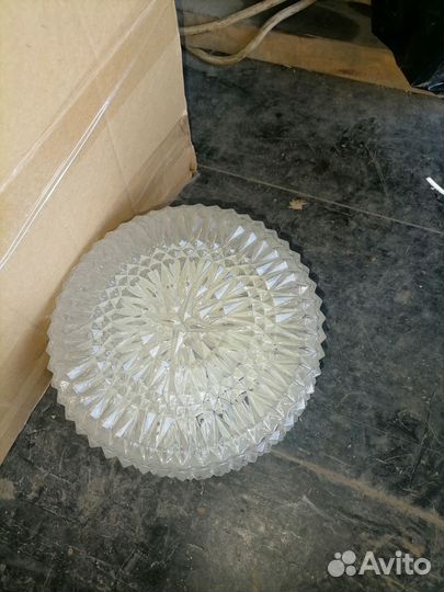 Продам люстры, светильник