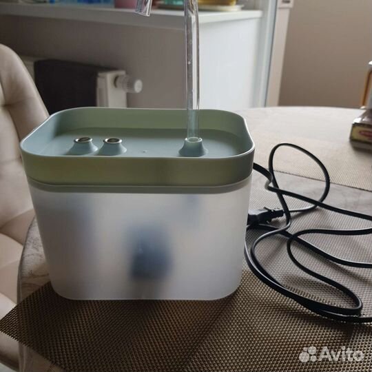 Фонтан поилка для кошек