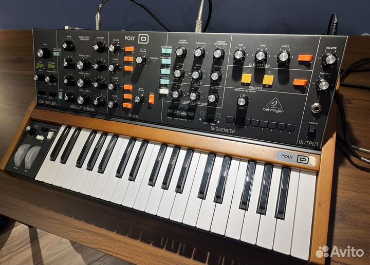 Behringer Poly d