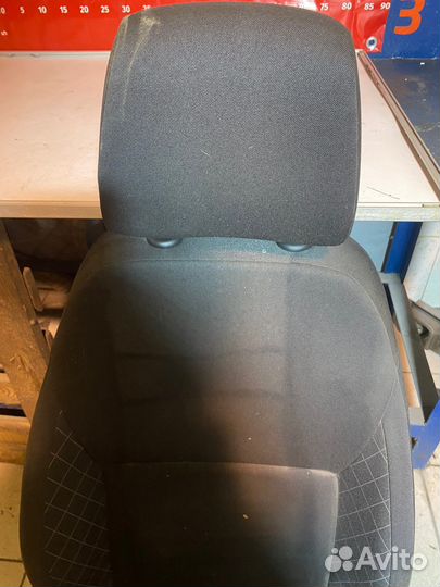 Skoda Octavia Сиденье перед лев