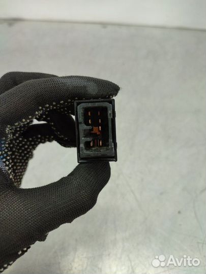 Кнопка стеклоподъемника передняя правая Hyundai