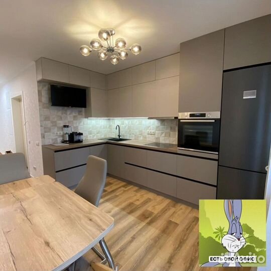 Прямая в потолок кухня на заказ