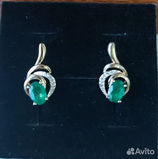 Золотые серьги с изумрудами мюз