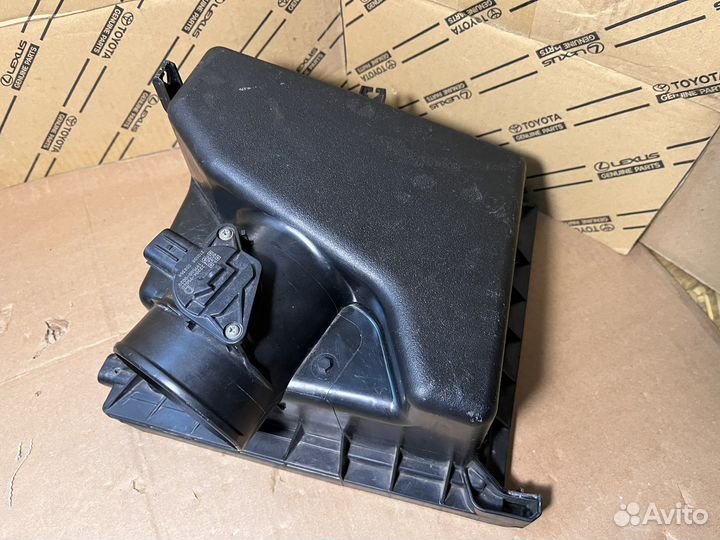Корпус воздушного фильтра Toyota Camry 70
