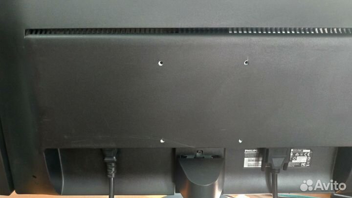 Монитор Philips с диагональю 24 дюйма