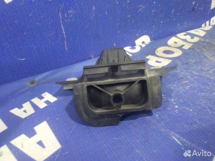 Кронштейн Bmw E65 седан 2004