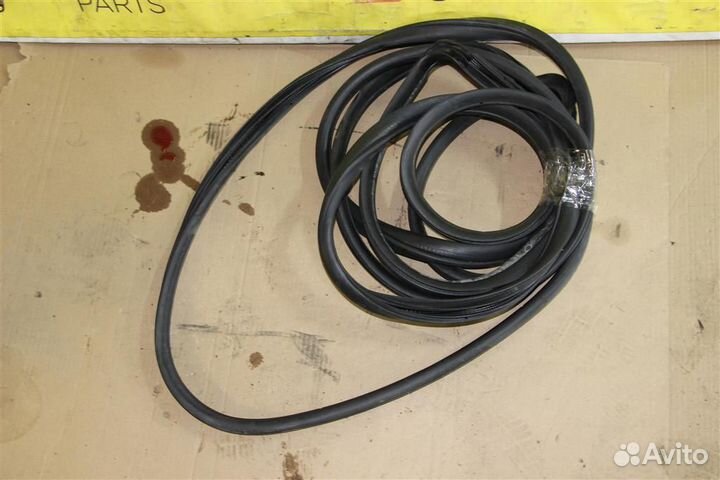 Уплотнительная резинка передняя Toyota Ipsum (acm