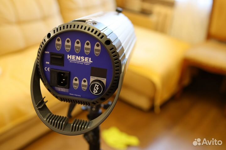 Студийный импульсный свет Hensel