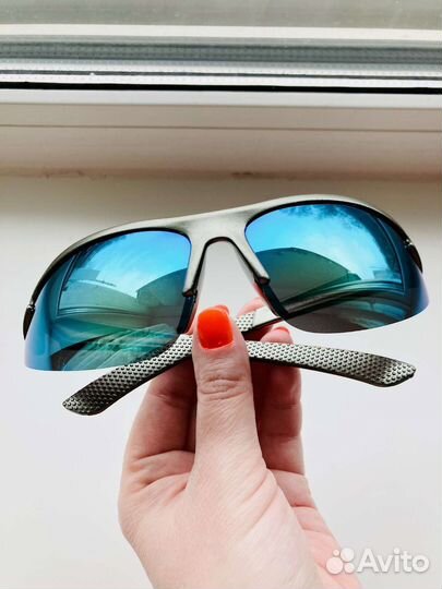 Очки с чехлом солнцезащитные спортивные