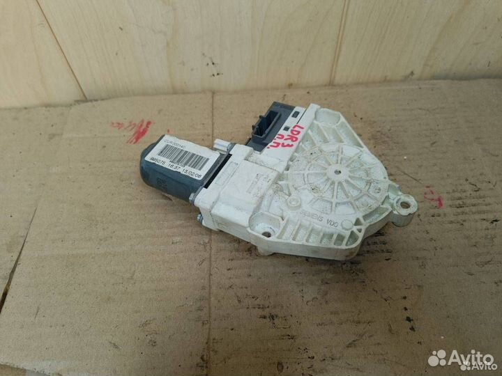 Моторчик передний правый Land Rover Discovery 3