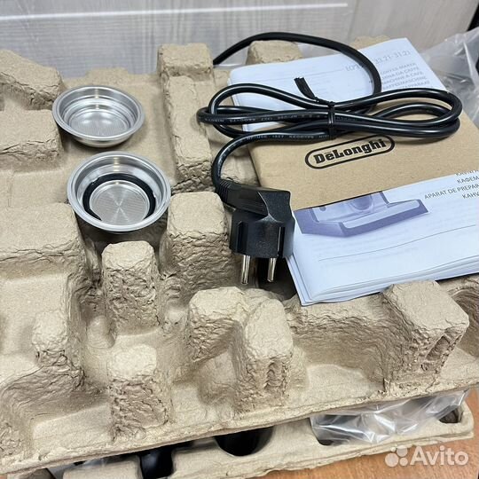 Новая Рожковая кофеварка delonghi