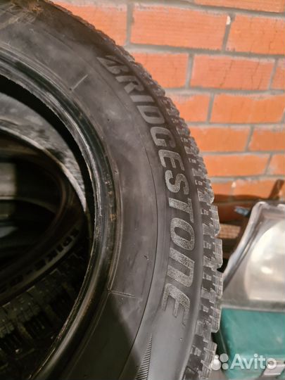 Bridgestone Blizzak Spike-02 215/60 R16 95T