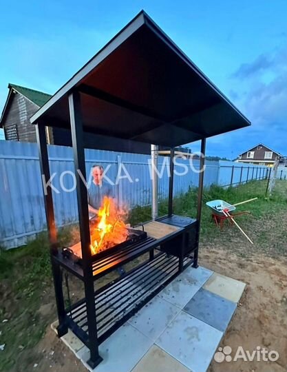 Мангал с крышей