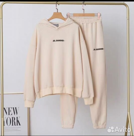 Спортивный трикотажный костюм женский