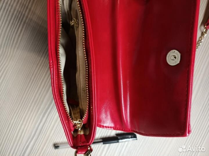 Сумочка красная новая кожа