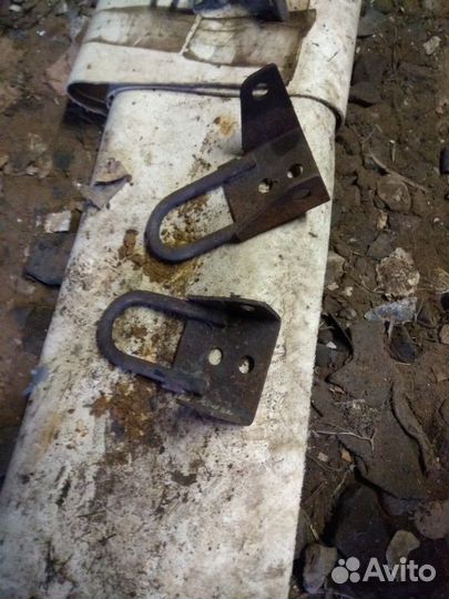 Траверса двигателя 405