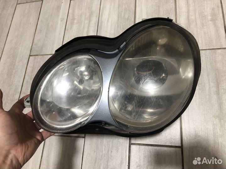 Фара передняя Mercedes w203
