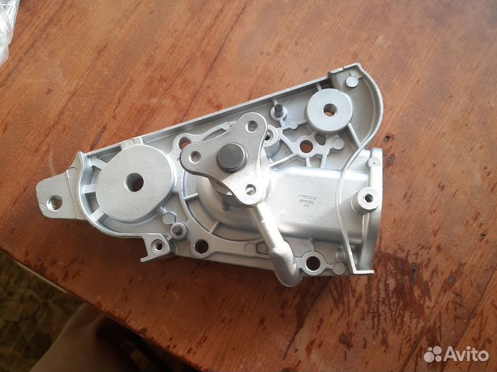 Помпа на мазду323