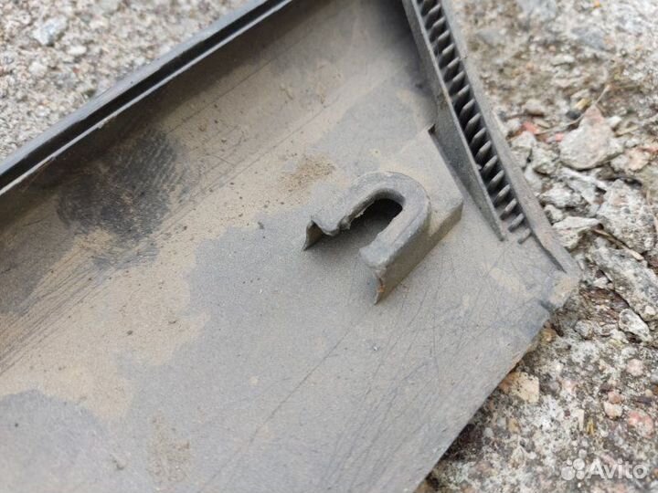 Молдинг двери задний правый Volkswagen Passat B3