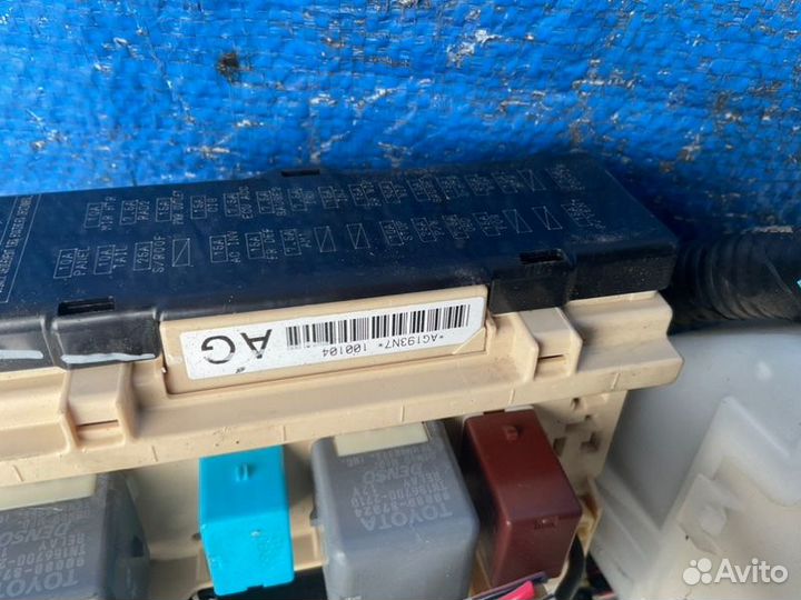 Блок предохранителей левый Toyota Sienna XL20 3.3