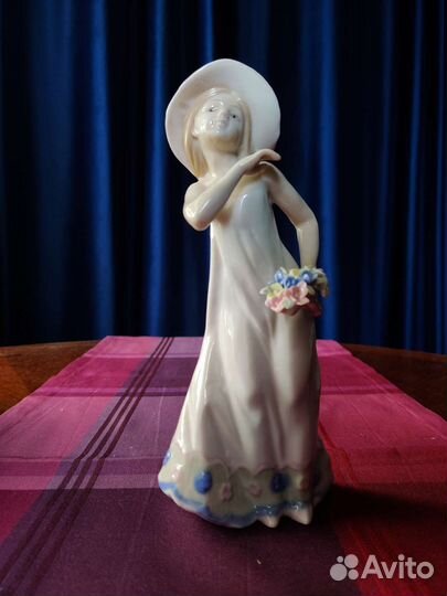 Фарфоровые статуэтки 10 штук