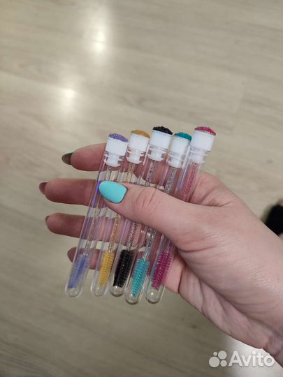 Щеточки для ресниц в футляре