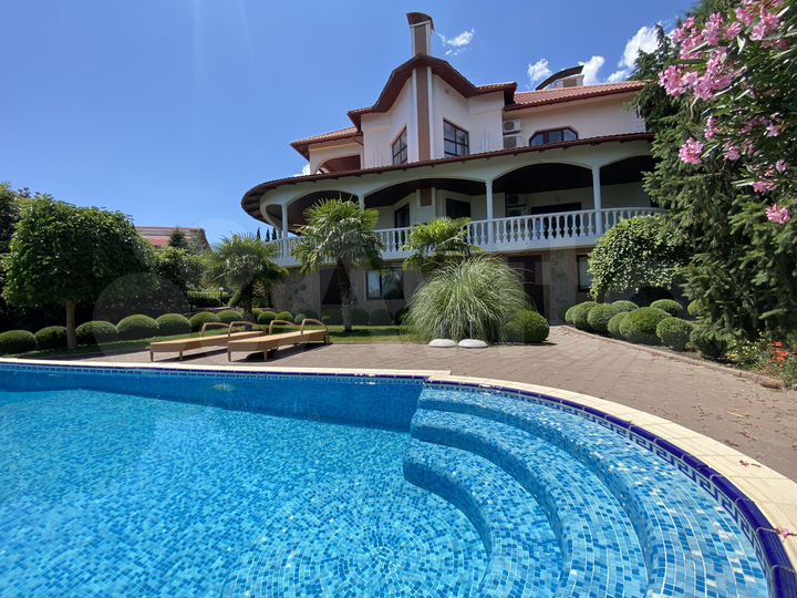 Дом 640 м² на участке 15 сот.