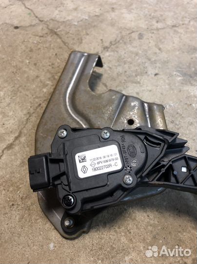 Педаль тормоза Рено Сандеро 2 Логан 2 Каптюр