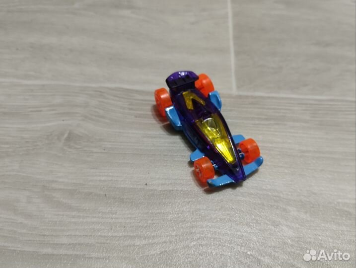 Игрушечная машинка