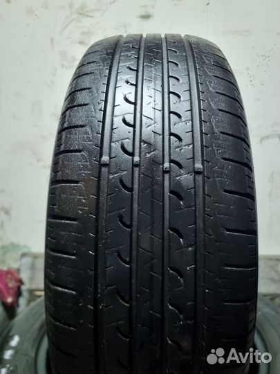 Goodyear EfficientGrip SUV 4x4 215/60 R17 96H