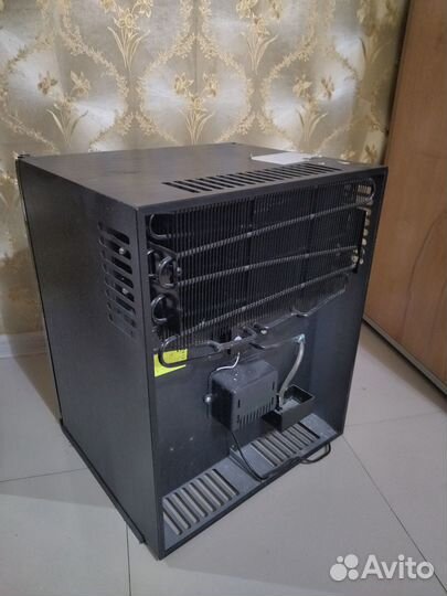 Холодильник минибар 