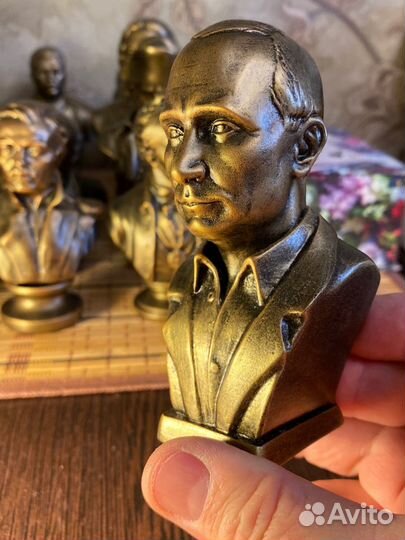 Бюст Путина