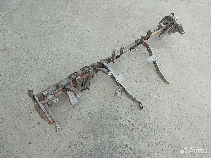 Крепление торпедо Lexus LX570