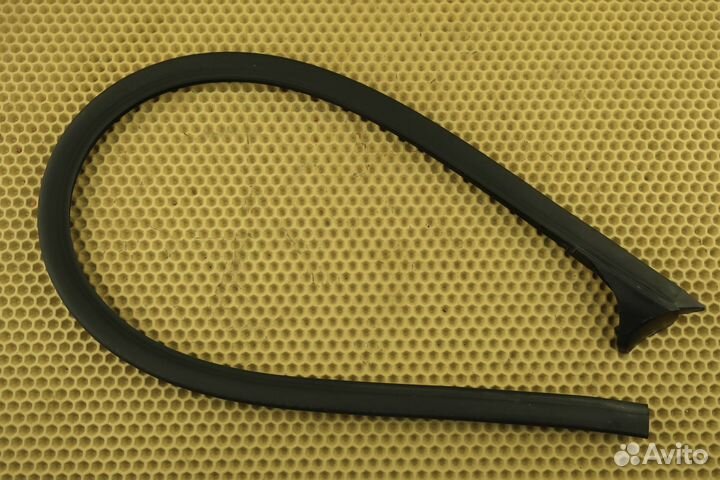 Уплотнитель двери Golf 7 5G4837651