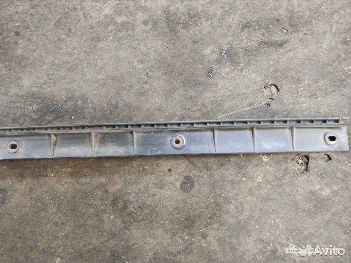 Направляющая бампера задняя Skoda Octavia Tour A4