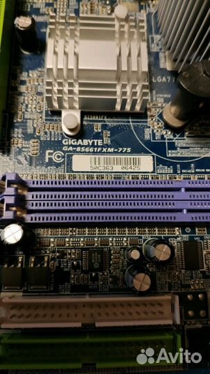 Материнская плата с процессором и куллером