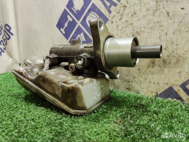 Главный тормозной цилиндр Ford Focus 2 седан 1.6