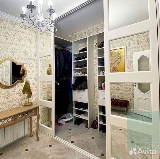 Шкаф купе с зеркалом