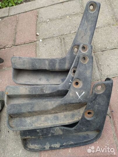 Mitsubishi lancer 10 брызговик передний левый