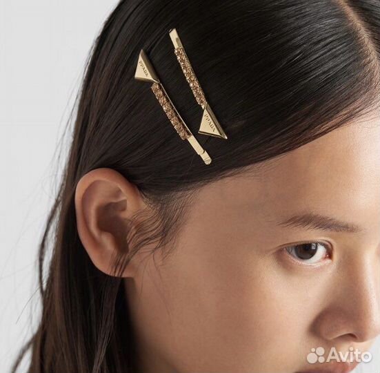 Невидимки Prada с кристаламми