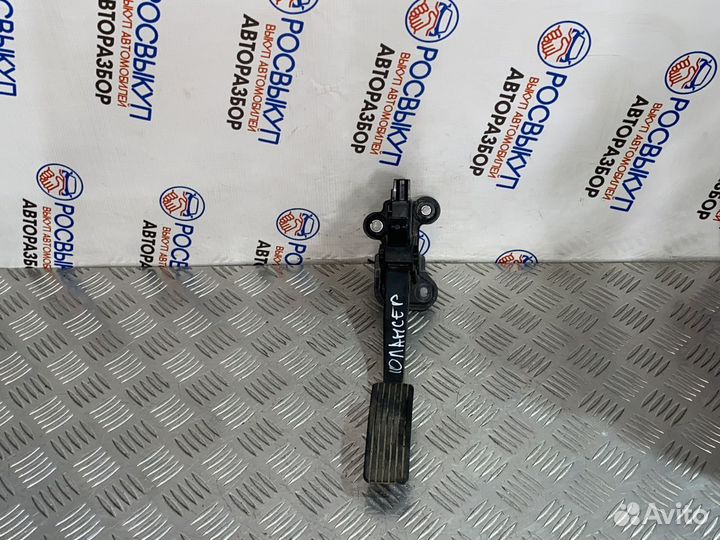 Педаль газа Mitsubishi Lancer