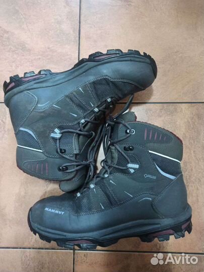 Треккинговая женская обувь