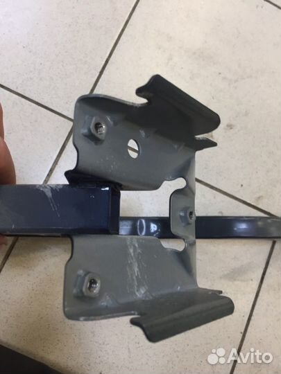 Петля багажника левая Nissan Almera Classic B10