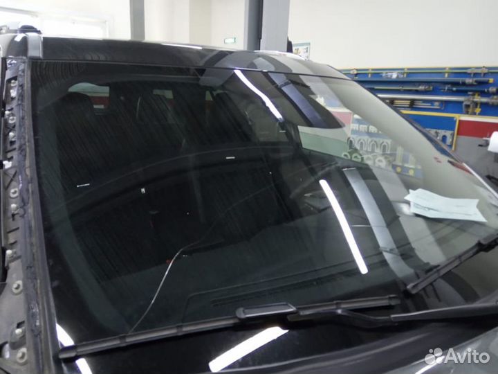 Лобовое стекло на Ford Explorer