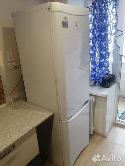 Холодильник бу Indesit