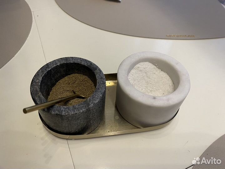 Солонка и перечница